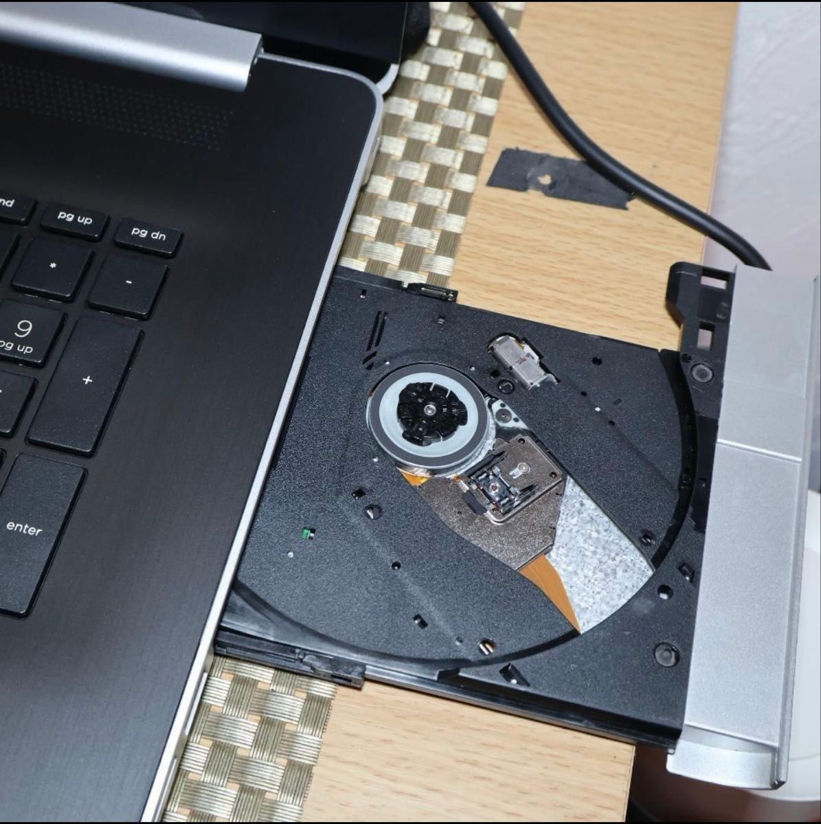 Win11公式対応8世代i7/メ16G/新品SSD/DVD/FHD/無線/カメラ 公式 Win11