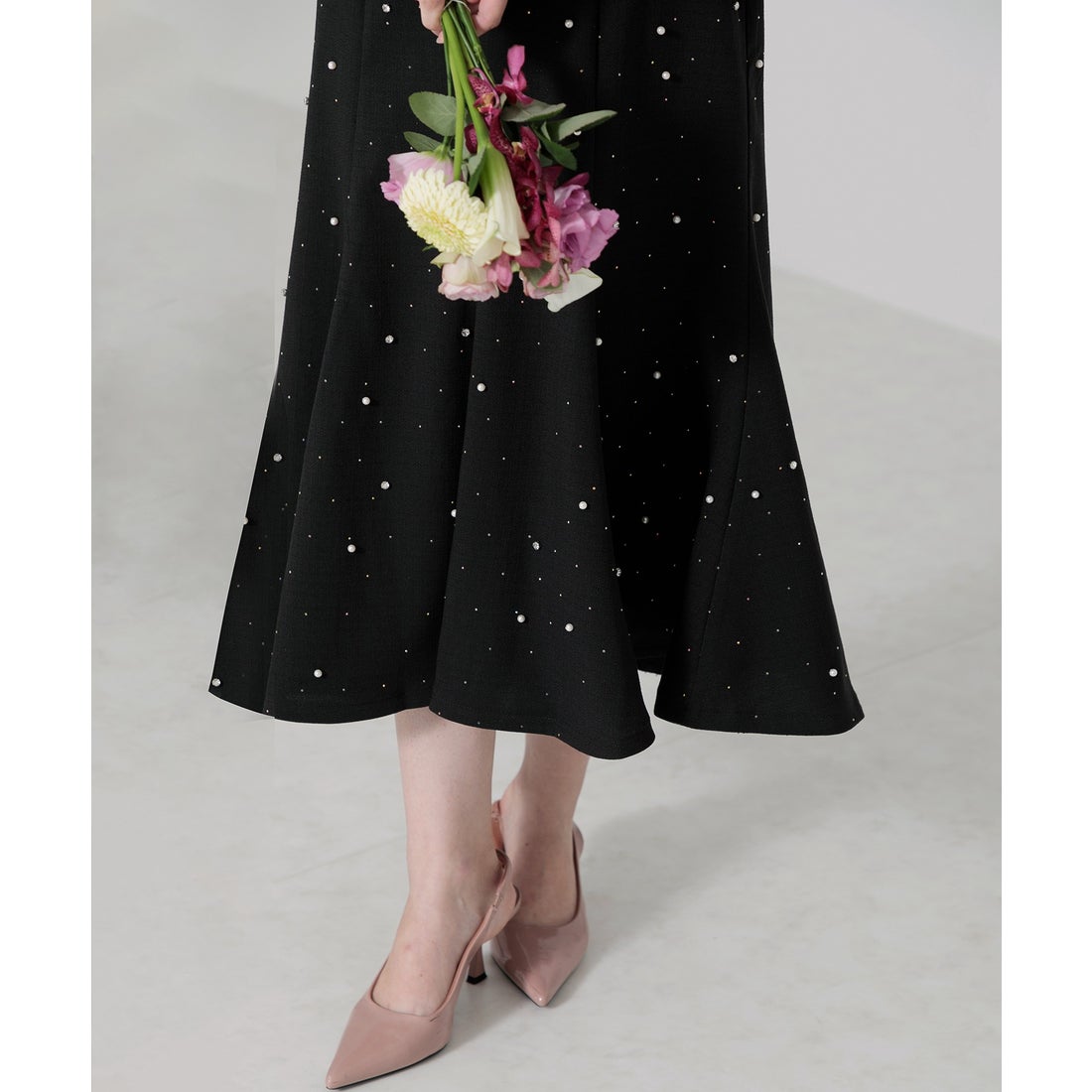 レジャ Leja パールビジュー付き透け感プリーツフレアスリーブビーズ