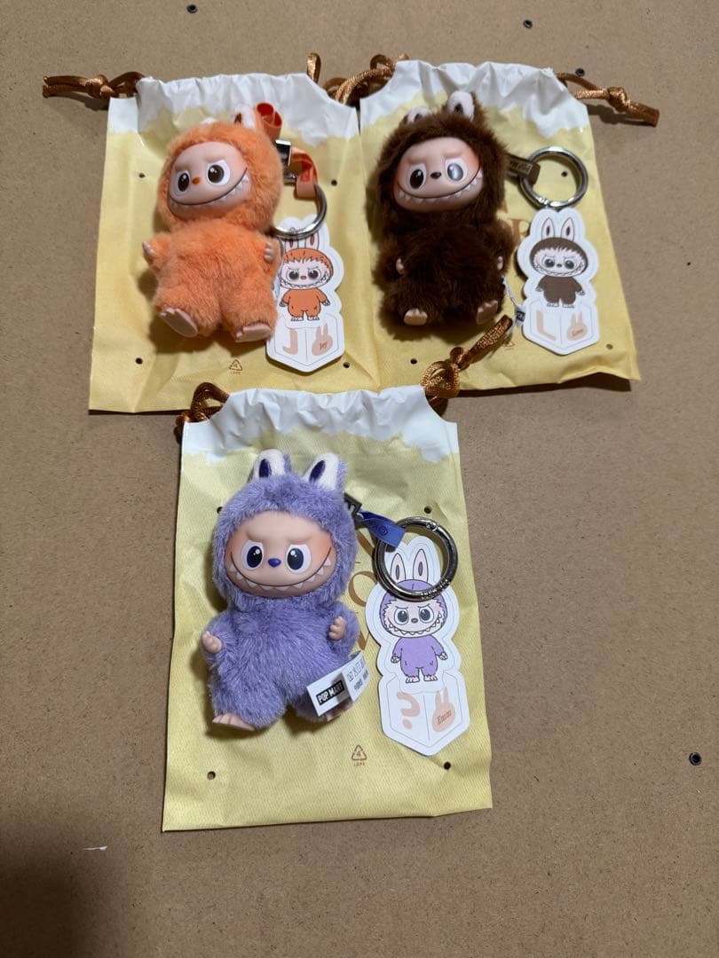 ラブブ　アルファベット　LABUBU BCDEFGHIJL?